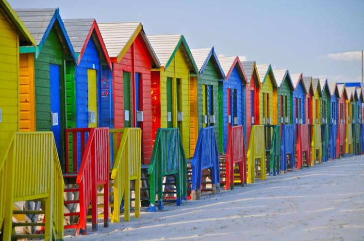 Kapské město - pestrobarevné domky na pláži